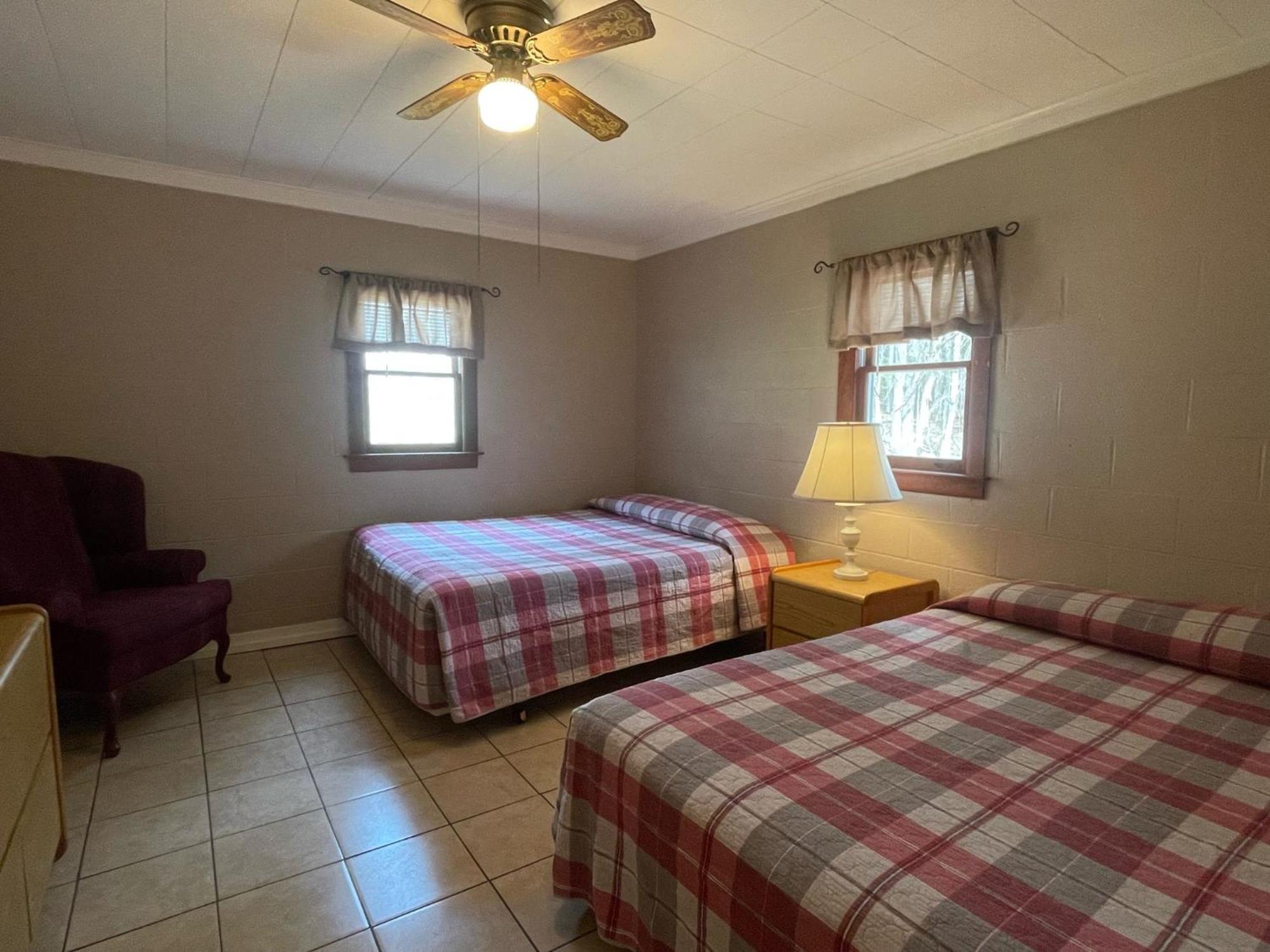 Hill View Motel And Cottages Lake George Oda fotoğraf